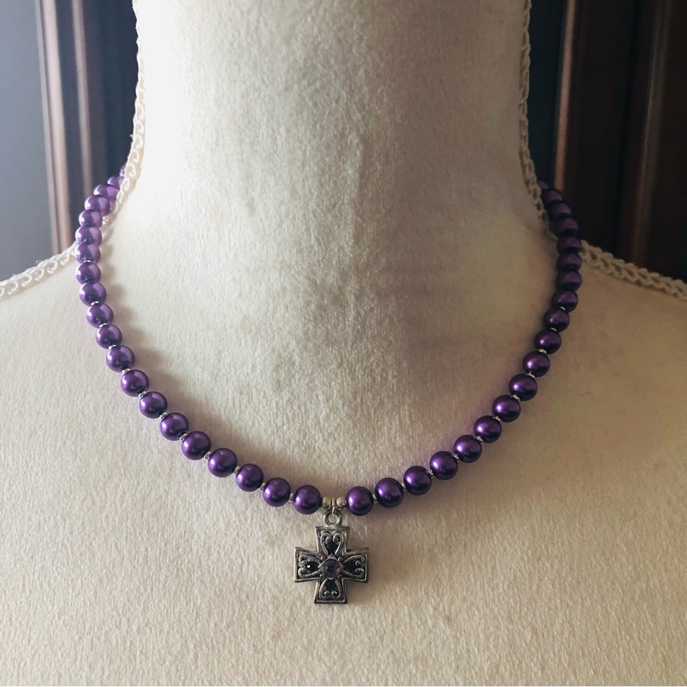 Handcrafted repurpose stone Maltese cross pendant Czech glass Pearl necklace - Picture 2 of 10